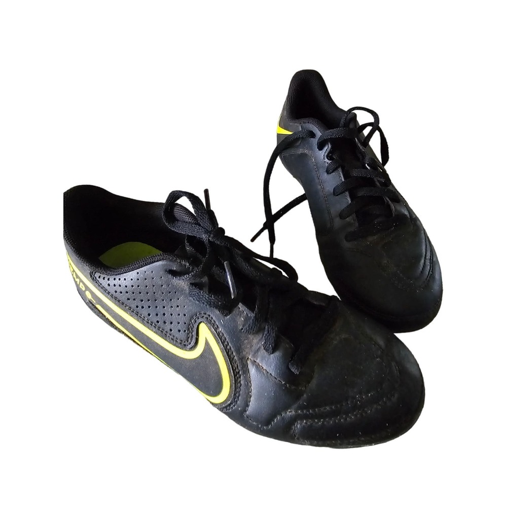 -Boys Nike Tiempo‎ Soccer Cleats Sz 3.5